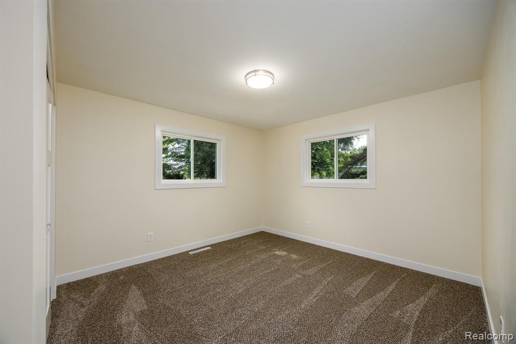 6298 Nightingale Drive, Flint, MI 48506 — Photo 9