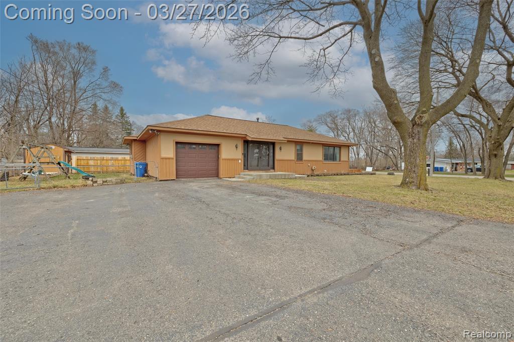 4009 Airport Road, Waterford, MI 48329 — Photo 38