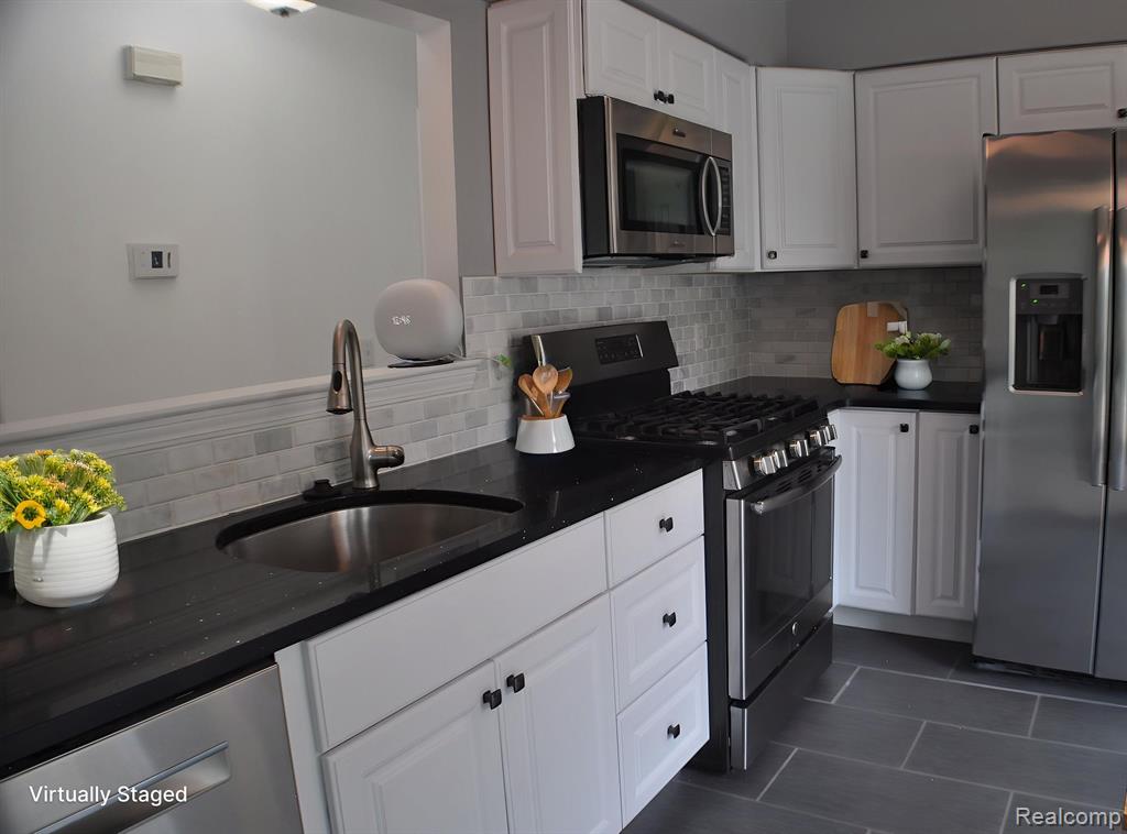 4439 HUNTERS Circle W, Canton, MI 48188 — Photo 8