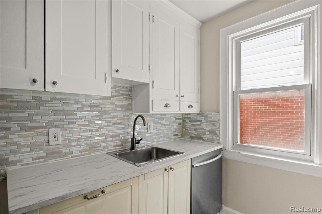 5061 Curtis Street, Dearborn, MI 48126 — Photo 10