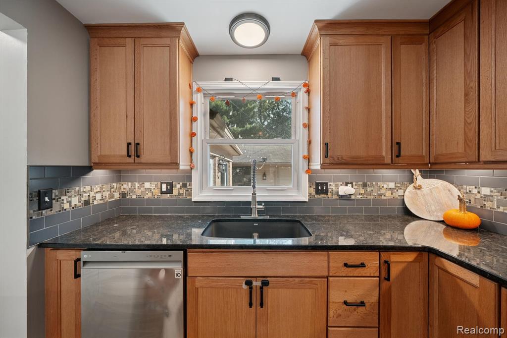 6345 Kolb Avenue, Allen Park, MI 48101 — Photo 20