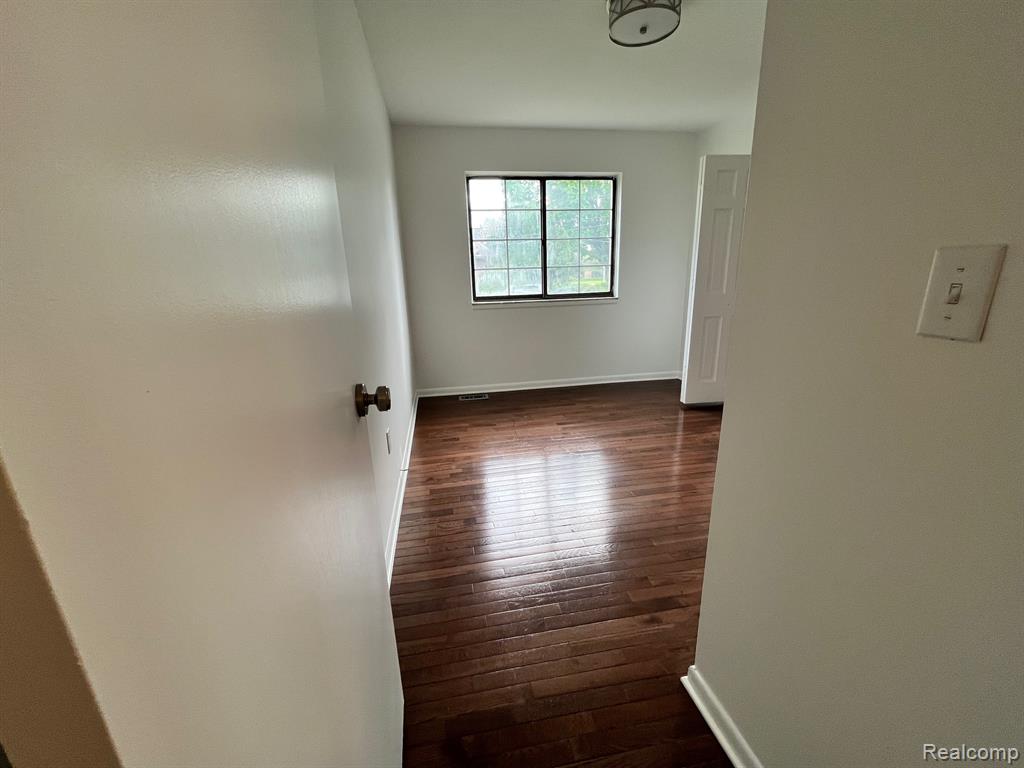 23025 Liberty Street, 13, Saint Clair Shores, MI 48080 — Photo 25