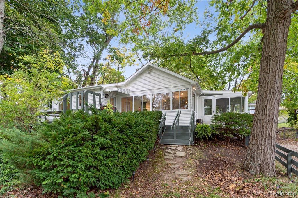 5630 Glen Echo Drive, Howell, MI 48843 — Photo 21