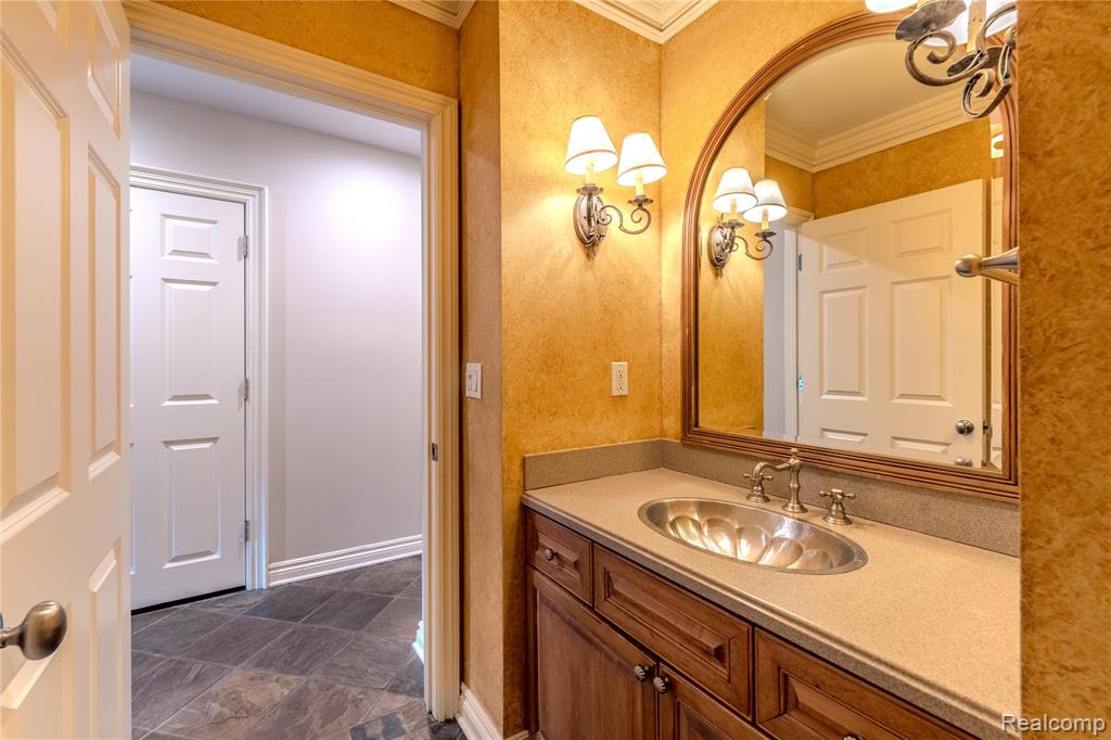 591 Rudgate Road, Bloomfield Hills, MI 48304 — Photo 24