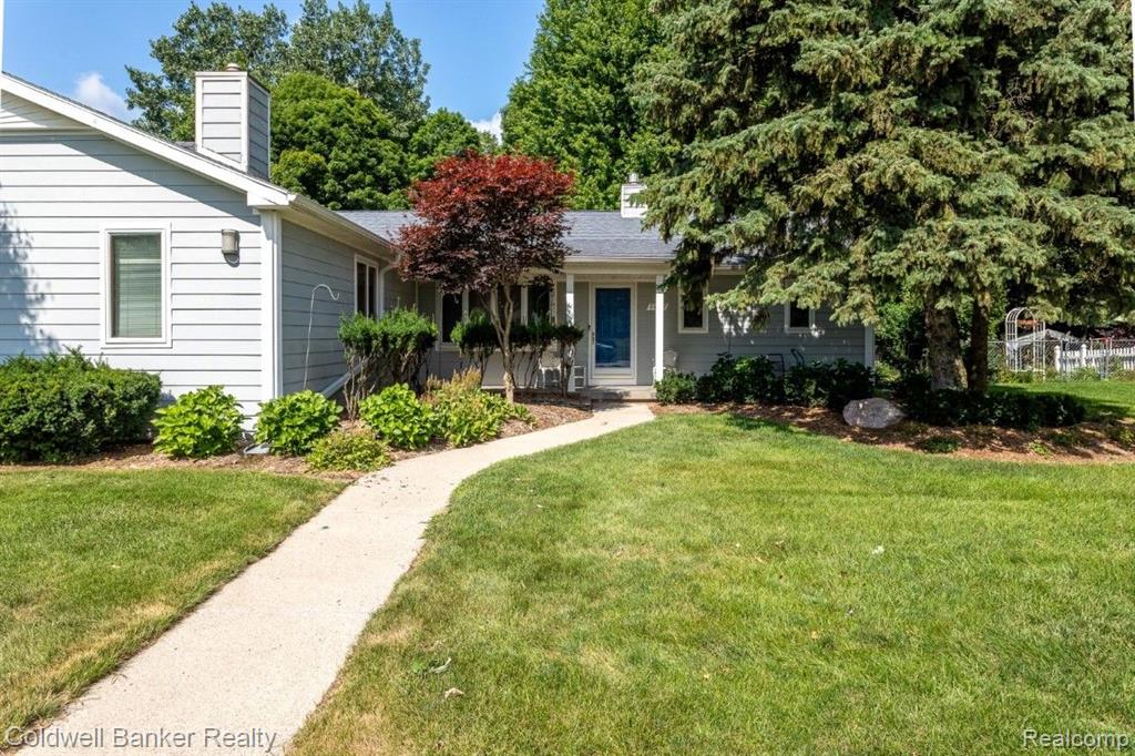8027 EMERALD Lane W, Westland, MI — front exterior