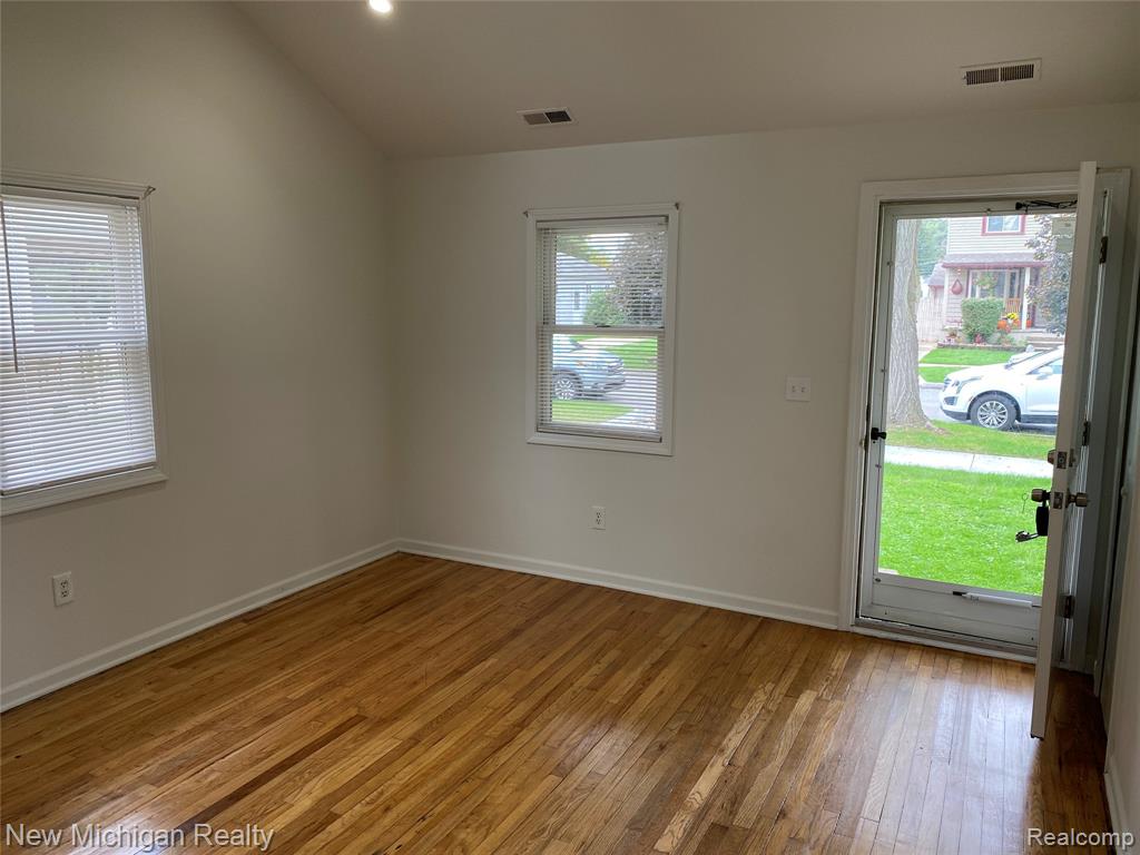 5659 CLIPPERT Street, Dearborn Heights, MI 48125 — Photo 8