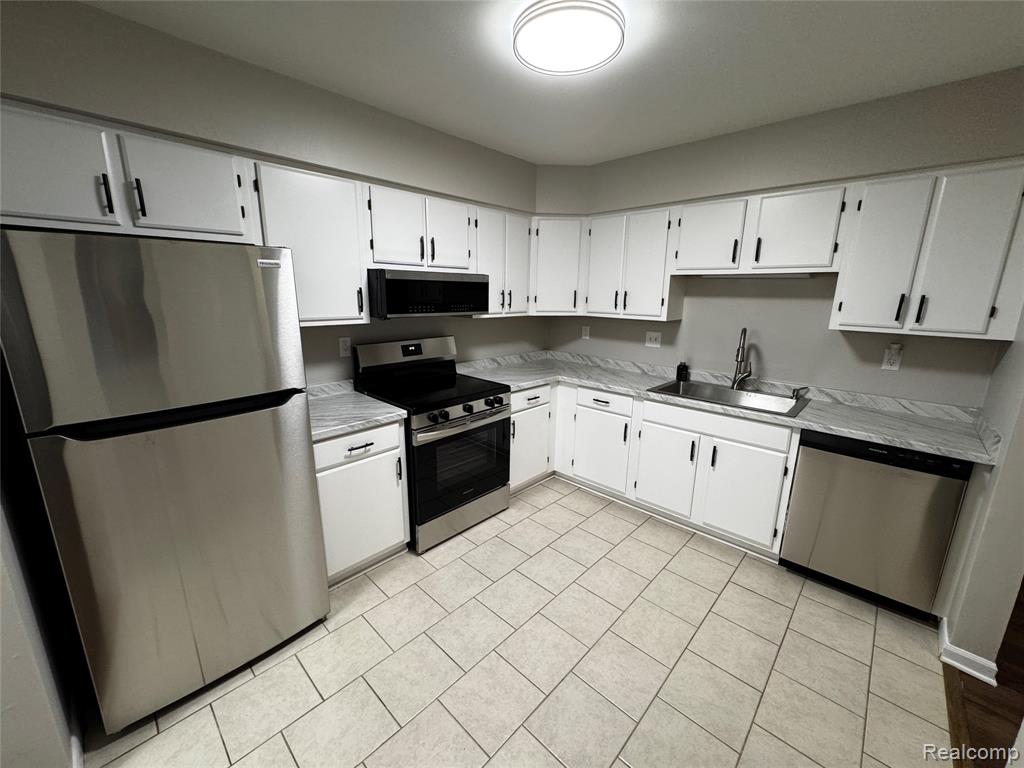 61116 Greenwood Drive, 5, South Lyon, MI 48178 — Photo 11