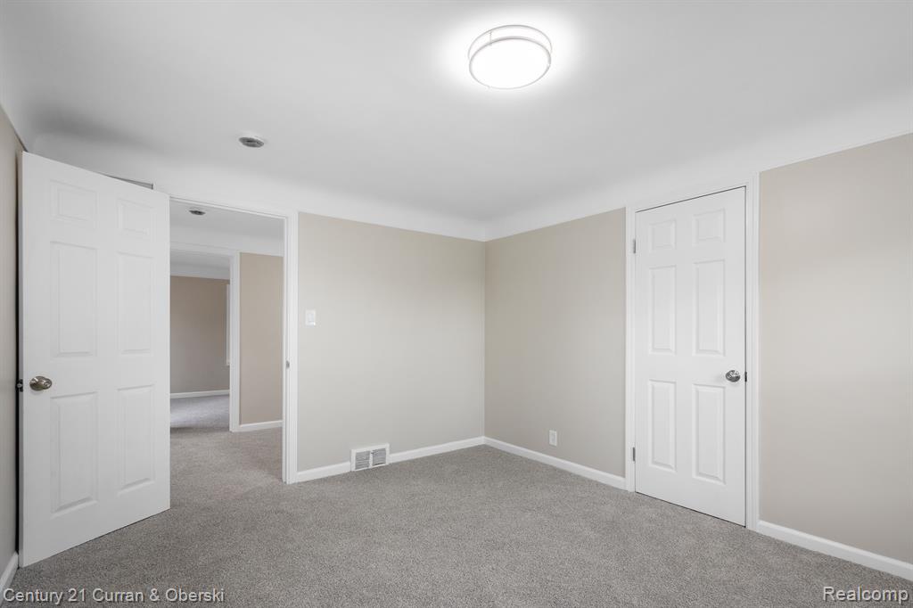 8771 E OUTER Drive, Detroit, MI 48213 — Photo 31
