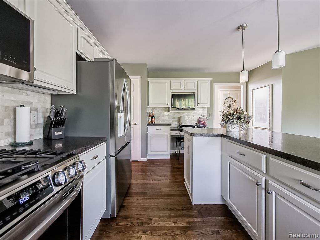 48581 Greenwich Circle, Canton, MI 48188 — Photo 2
