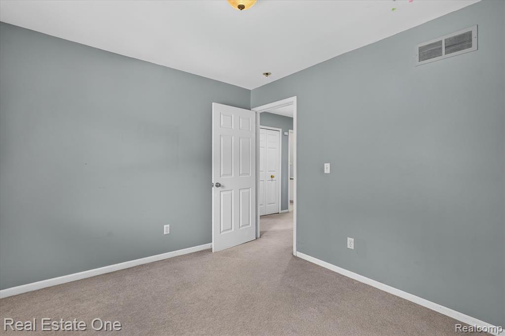 9610 Forest Ridge Drive, Clarkston, MI 48348 — Photo 38