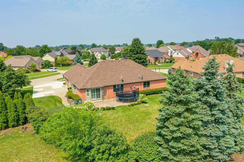 51384 Indian Pointe Drive, Macomb, MI 48042 — Photo 4