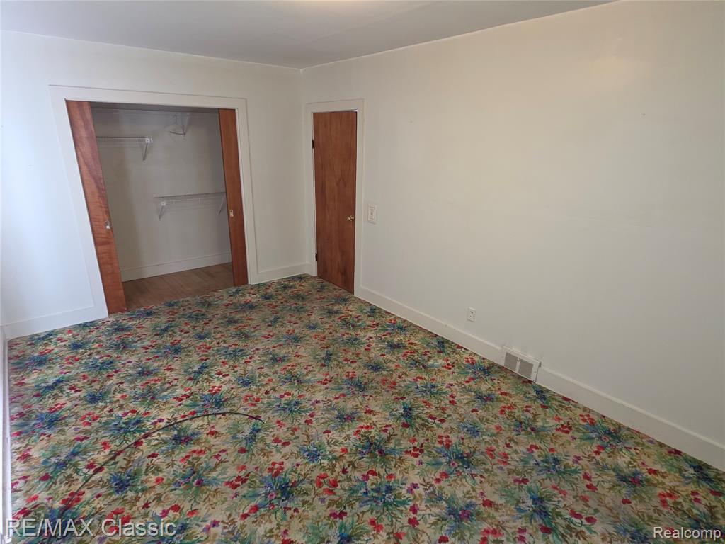 952 Lakeview Street, Waterford, MI 48328 — Photo 18