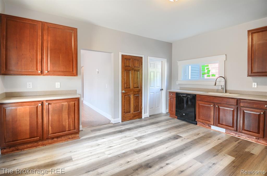 11 1ST Street, Oxford, MI 48371 — Photo 23