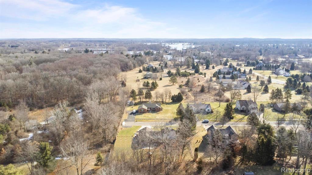 4025 PRESIDENTIAL Way, Highland, MI 48356 — Photo 9