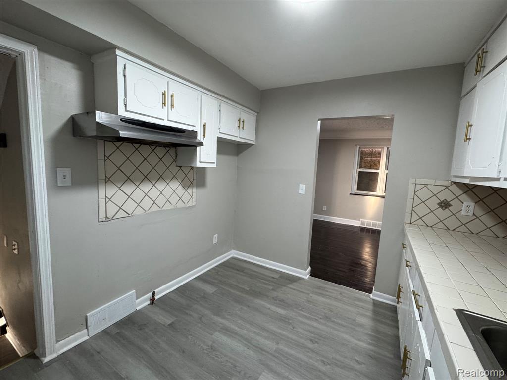 9760 Wayburn Street, Detroit, MI 48224 — Photo 8