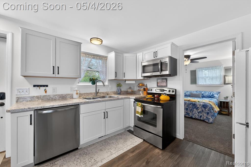 107 S Lester Street, Capac, MI 48014 — Photo 12