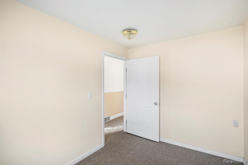 8050 Ortonville Road, Clarkston, MI 48348 — Photo 12