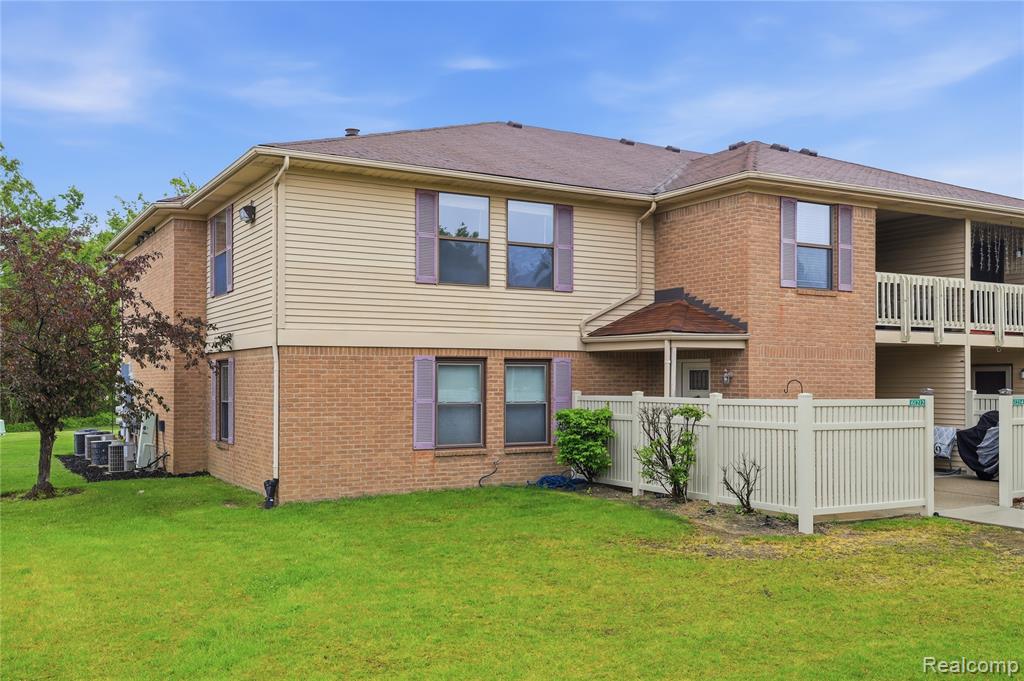 61212 Greenwood Drive, South Lyon, MI 48178 — Photo 4
