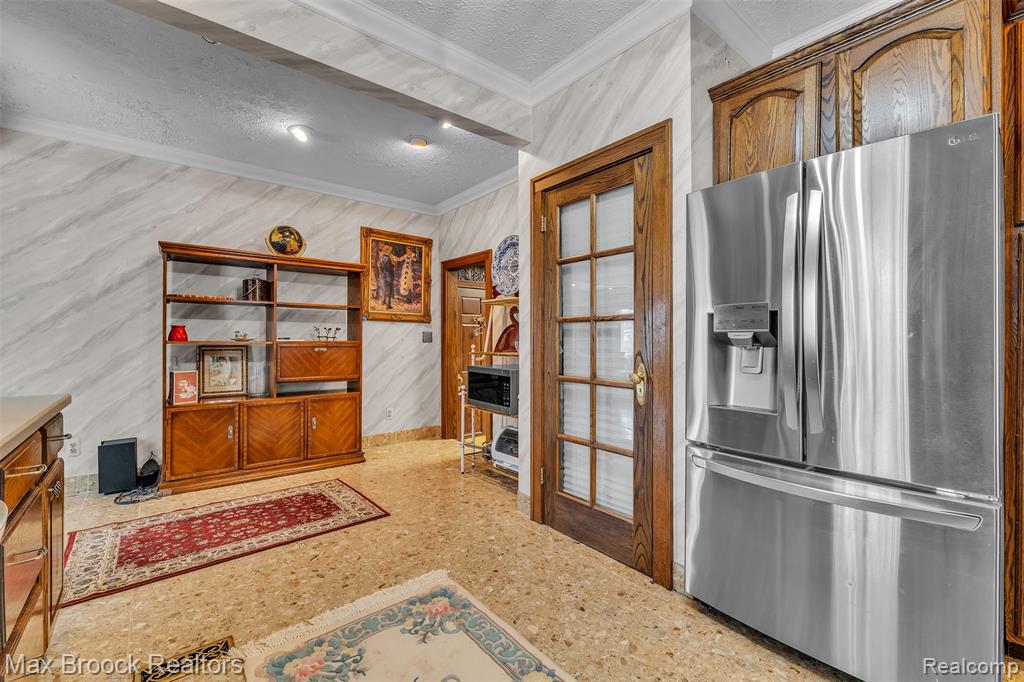 23009 Maple Avenue, Farmington, MI 48336 — Photo 18