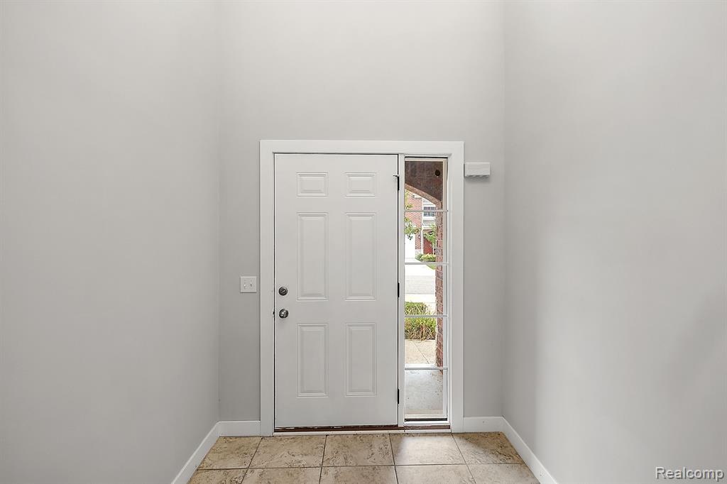 6235 Windemere Lane, Utica, MI 48316 — Photo 11