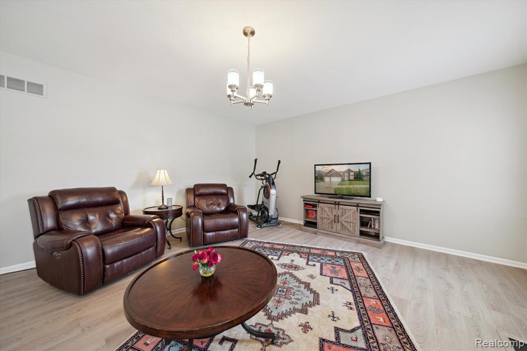 4976 Saddle Brook Court, Troy, MI 48085 — Photo 12