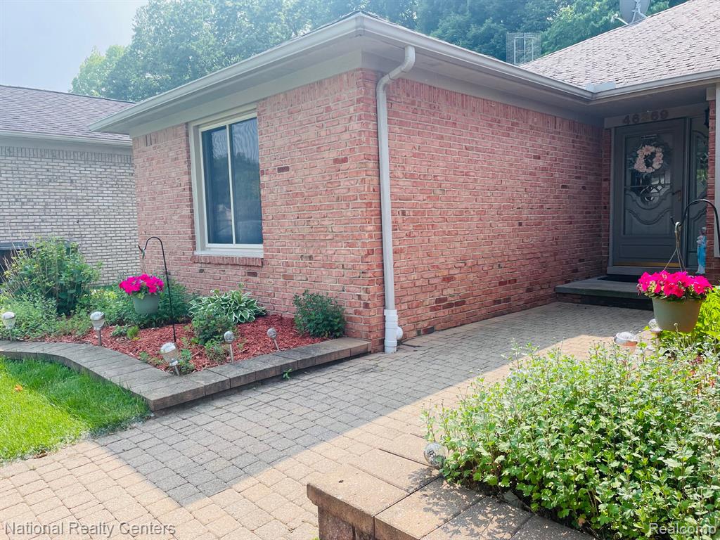 46369 SPRINGHILL Drive, Shelby Twp, MI 48317 — Photo 34