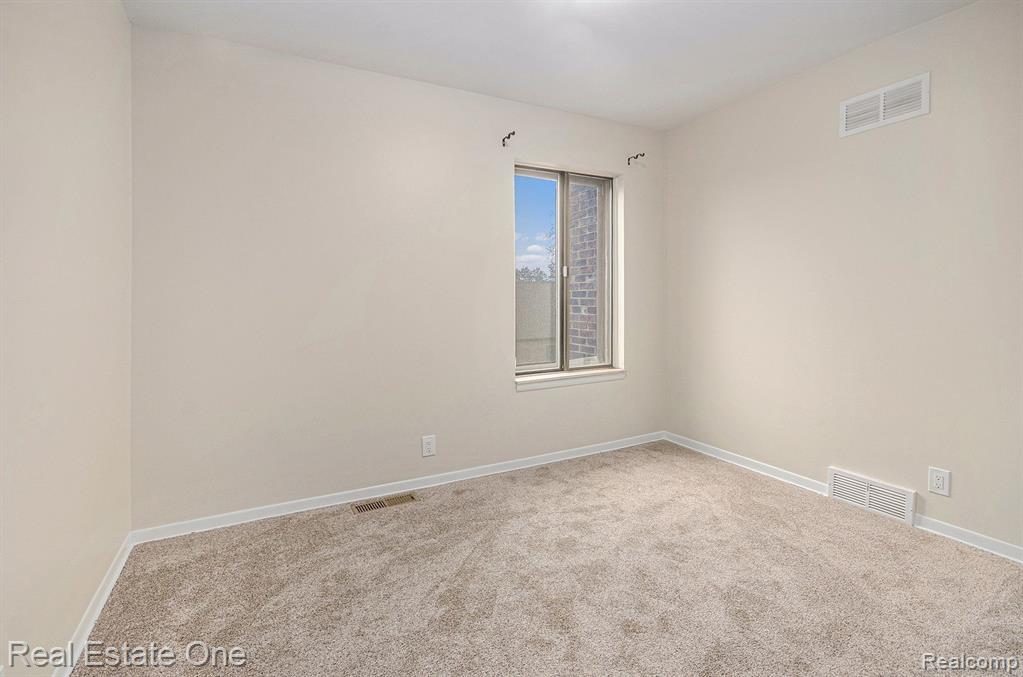 3092 LINDENWOOD Drive, Dearborn, MI 48120 — Photo 13