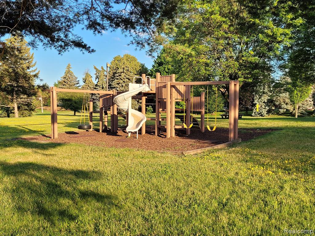 1709 BRENTWOOD Drive, 288, Troy, MI 48098 — Photo 37