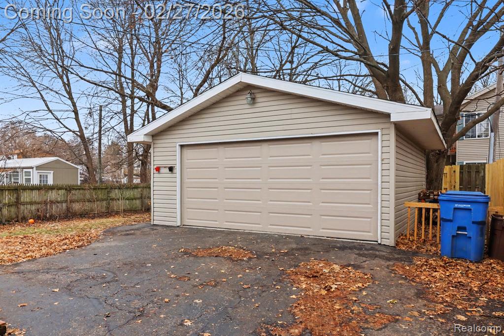 845 Crescent Lake Road, Waterford, MI 48327 — Photo 27