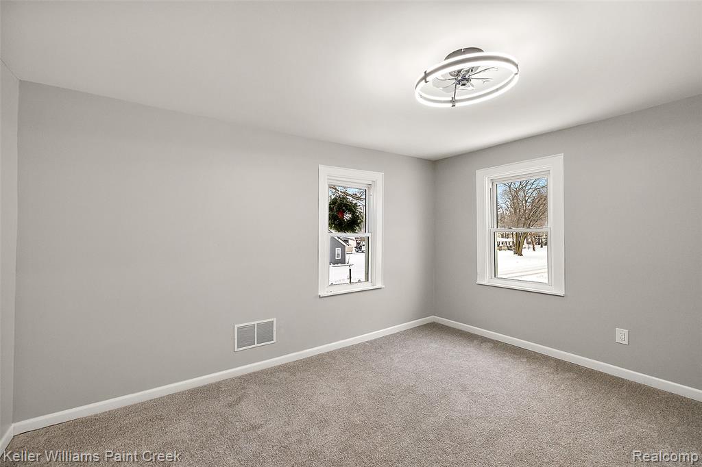 88 E Elmwood, Leonard, MI 48367 — Photo 32