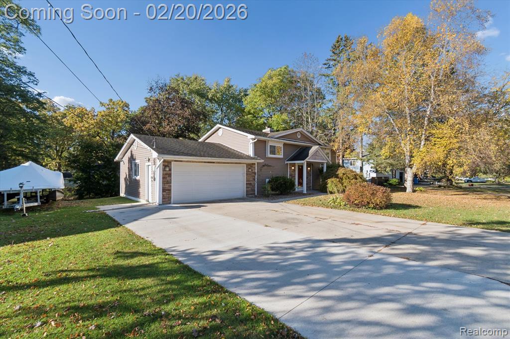 541 Crystalia Street, Commerce Twp, MI 48382 — Photo 2