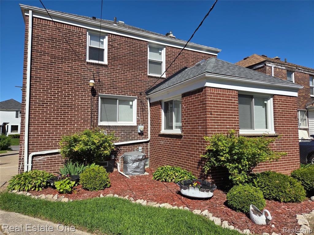 8042 Hartwell Street, Detroit, MI 48228 — Photo 5