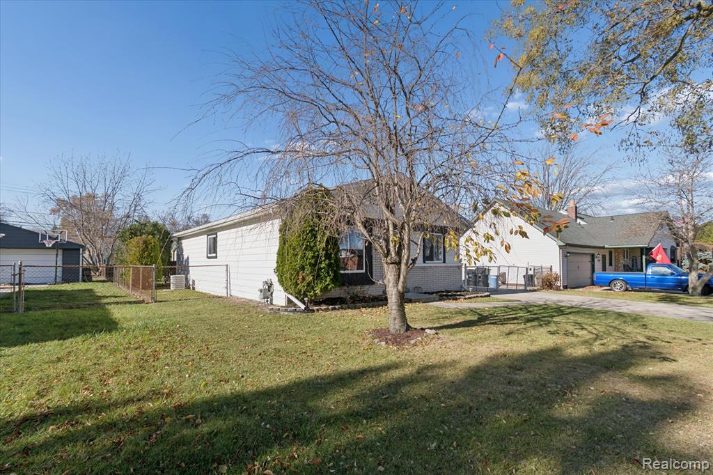 25898 Fairgrove Street, Woodhaven, MI 48183 — Photo 3