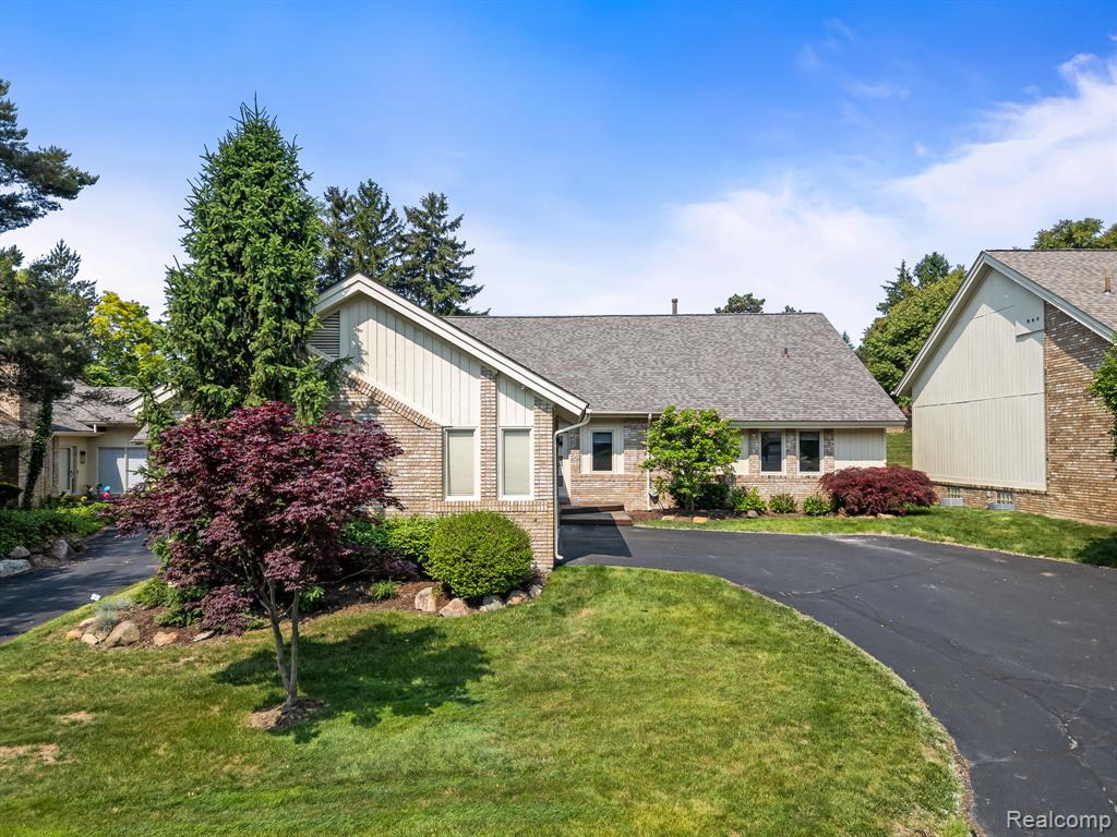 6420 Apple Grove Lane, Bloomfield Hills, MI 48301 — Photo 35
