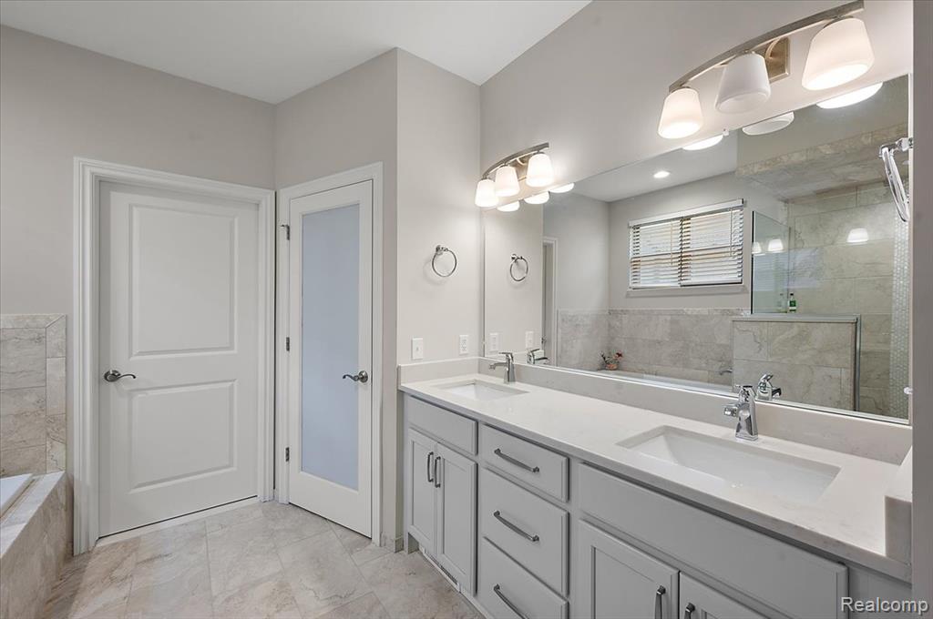 3955 Vendome Drive, Auburn Hills, MI 48326 — Photo 17