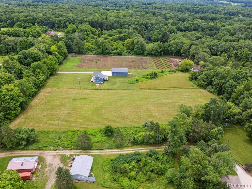 4711 Fenton Road, Hartland, MI 48353 — Photo 43