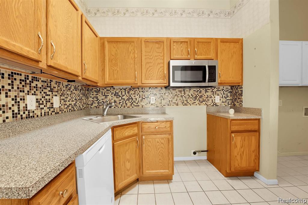 23468 STOFLET Lane, Trenton, MI 48183 — Photo 10