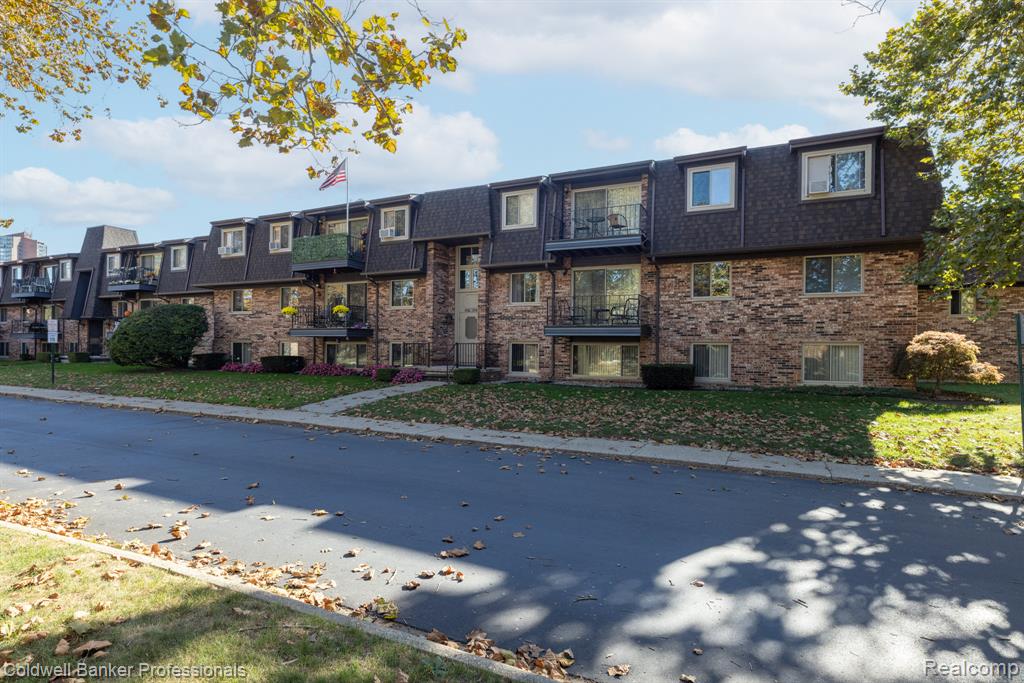 425 Riviera Drive, Saint Clair Shores, MI 48080 — Photo 2