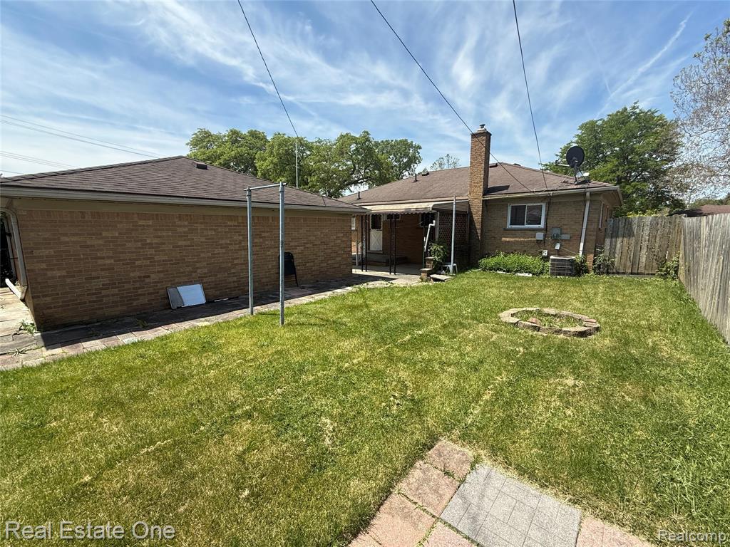 6810 Rosemary Street, Dearborn Heights, MI 48127 — Photo 12