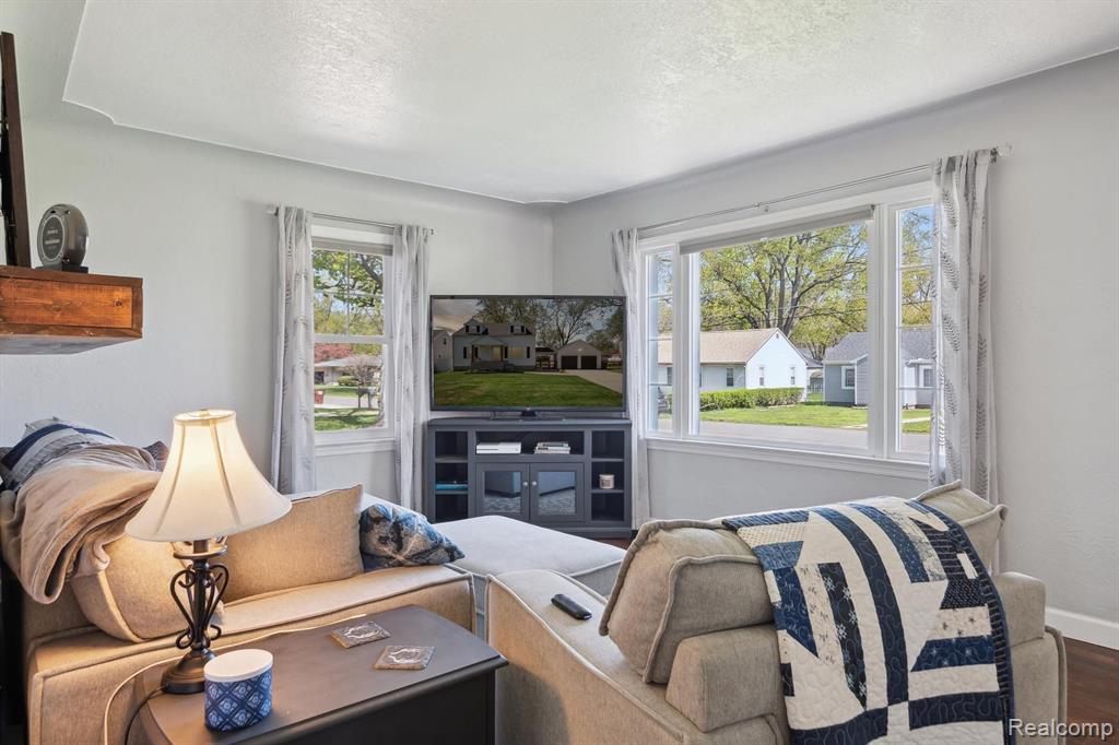 5563 CENTRAL Drive, Monroe, MI 48161 — Photo 9