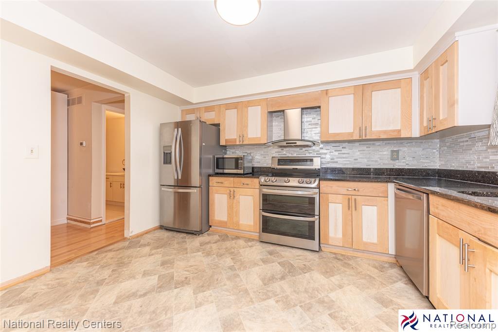29705 Pine Ridge Circle, 35, Farmington Hills, MI 48331 — Photo 2