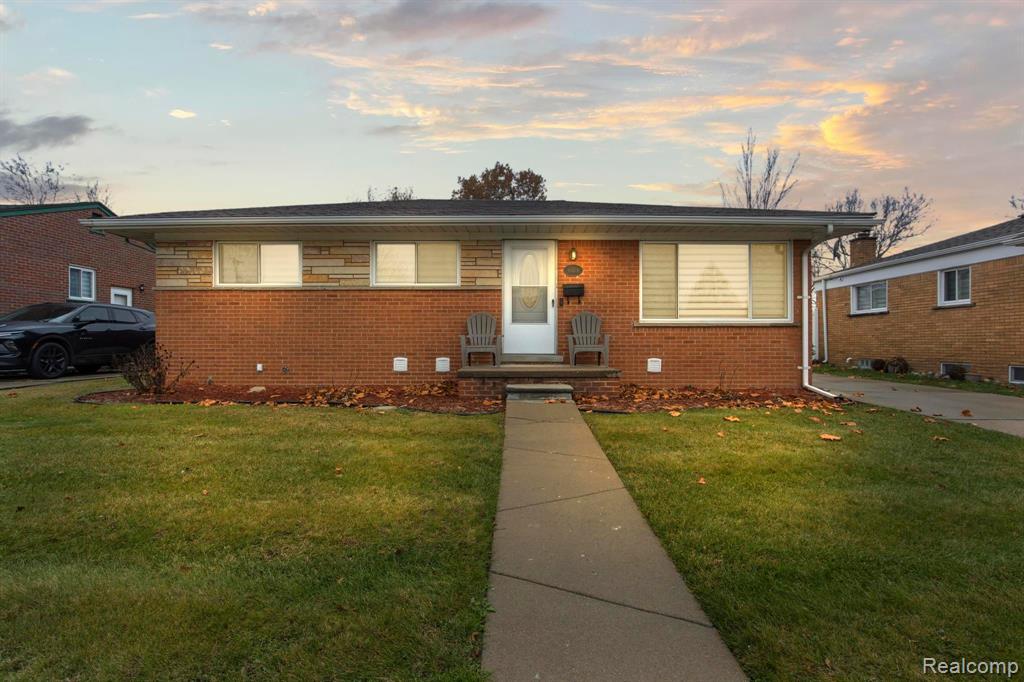6109 KINLOCH Street, Dearborn Heights, MI 48127 — front exterior