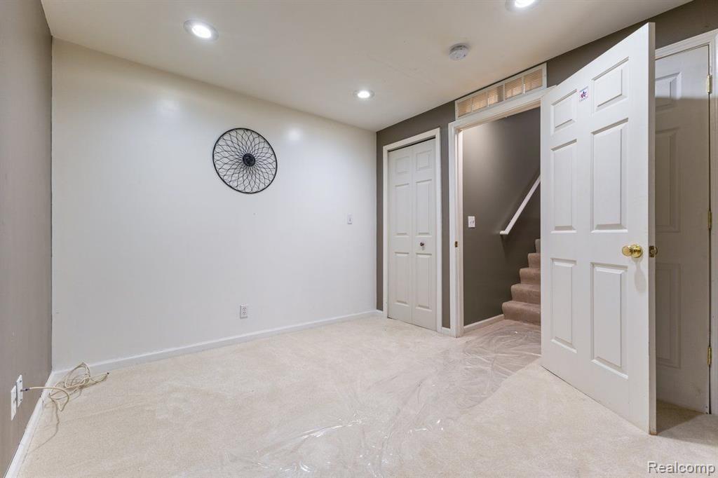 17036 FARMINGTON Road, Livonia, MI 48154 — Photo 28