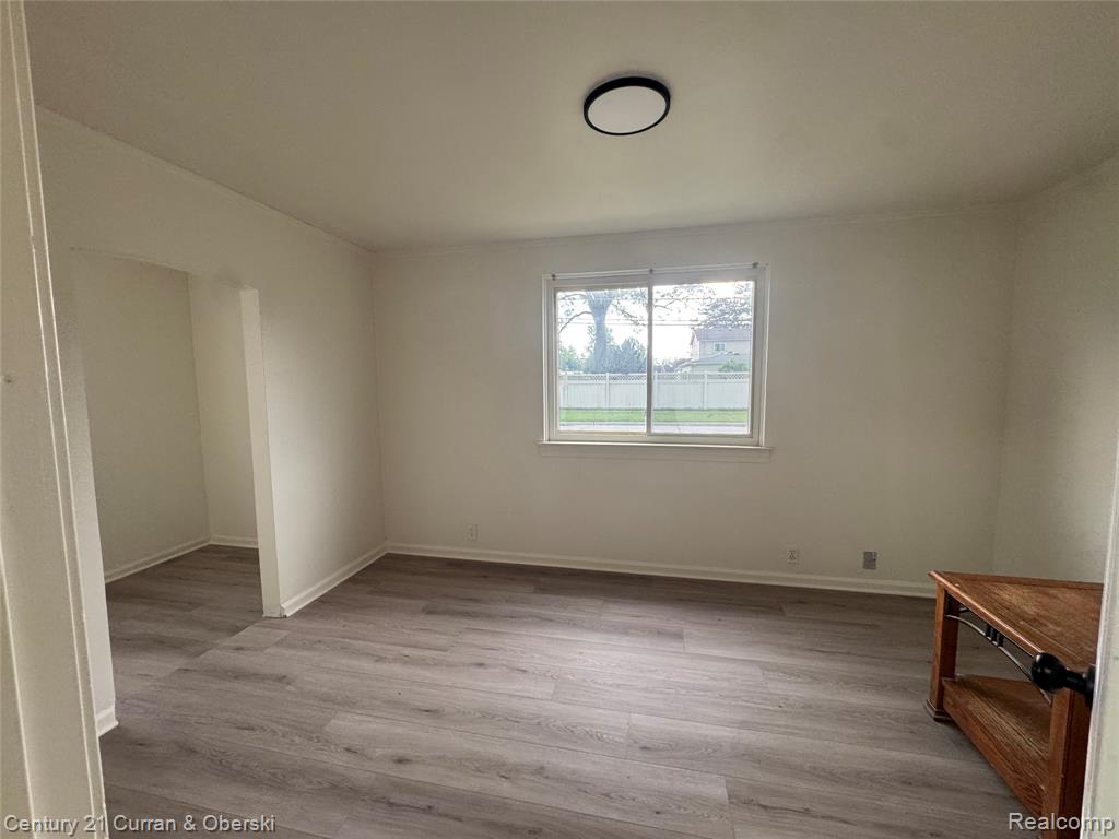 8402 Robindale Avenue, Dearborn Heights, MI 48127 — Photo 16
