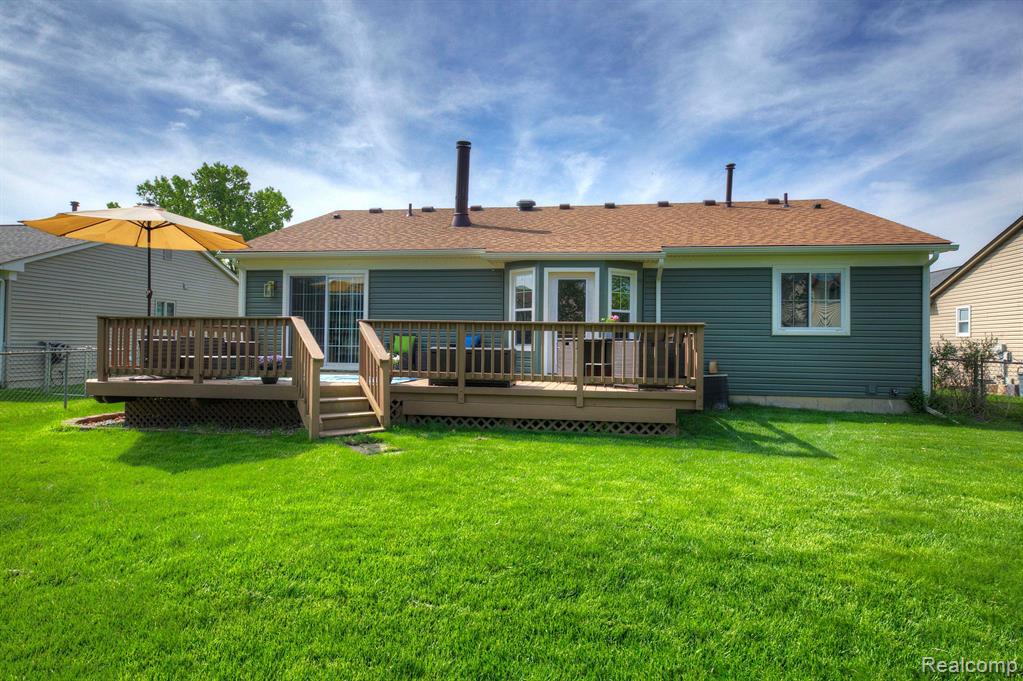 42582 WOODBRIDGE Drive, Canton, MI 48188 — Photo 28