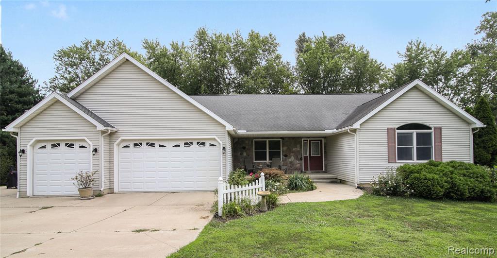 11002 Adams Drive, Clinton, MI 49236