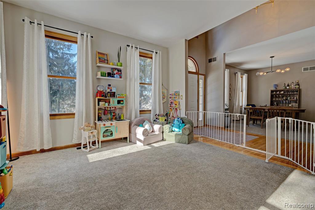 9619 Tree Top Court, Pinckney, MI, 48169