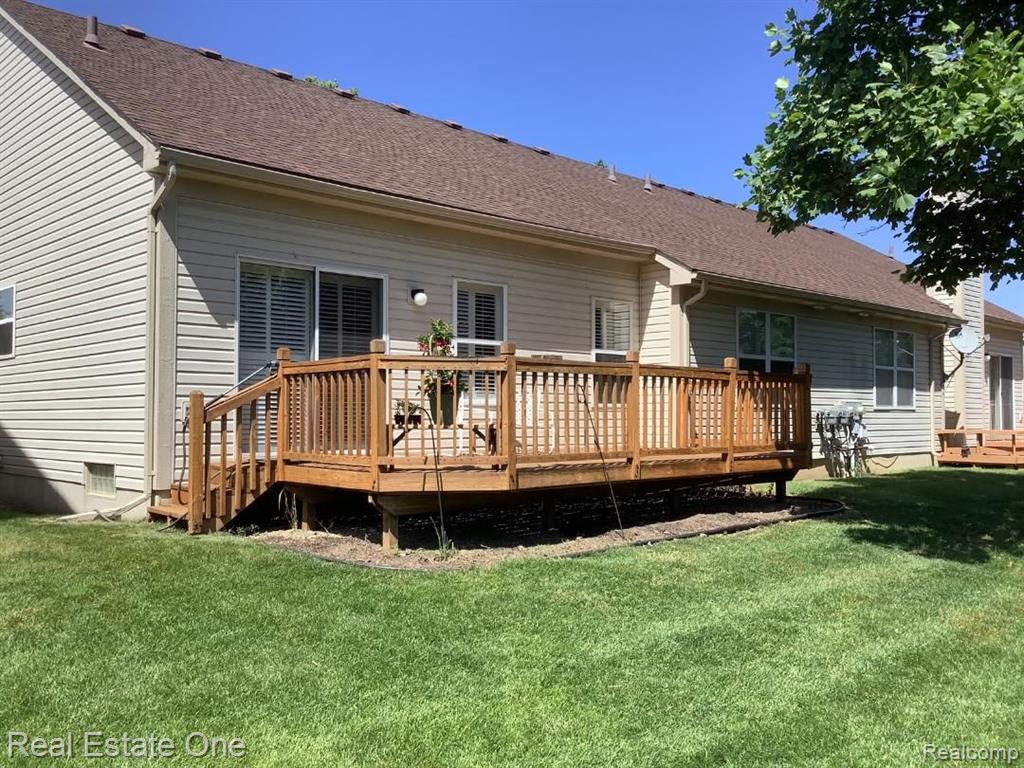 2054 MAPLEHURST Drive, 46, Commerce Twp, MI 48390 — Photo 22
