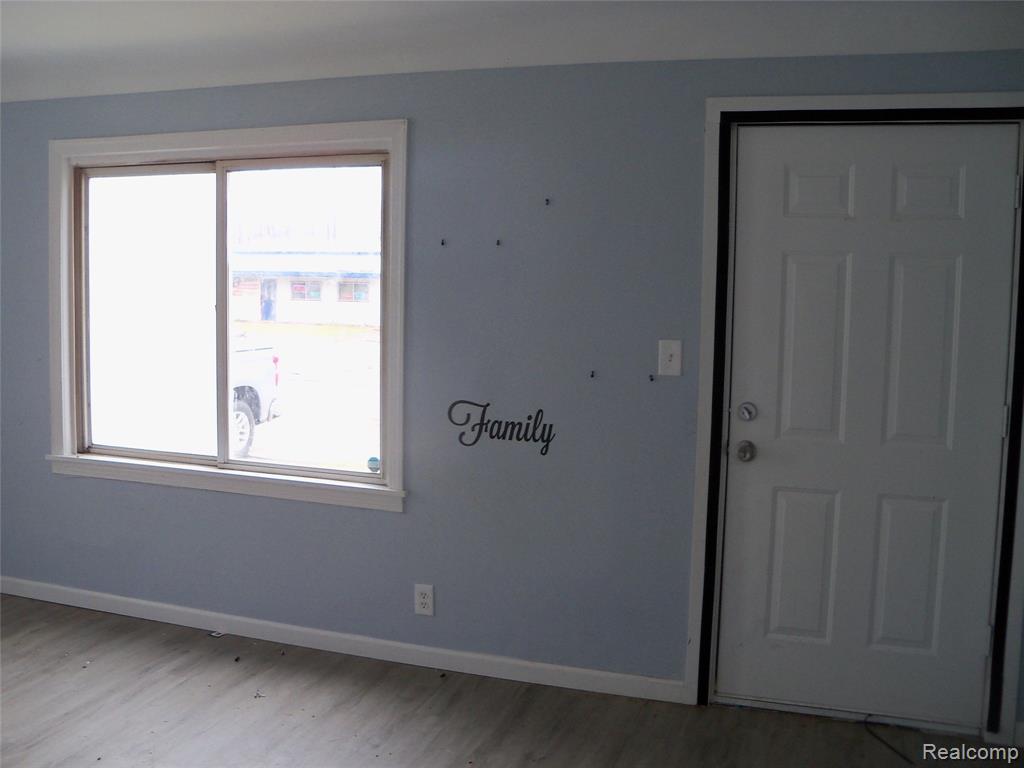 413 E Hemphill Road, Flint, MI 48507 — Photo 6