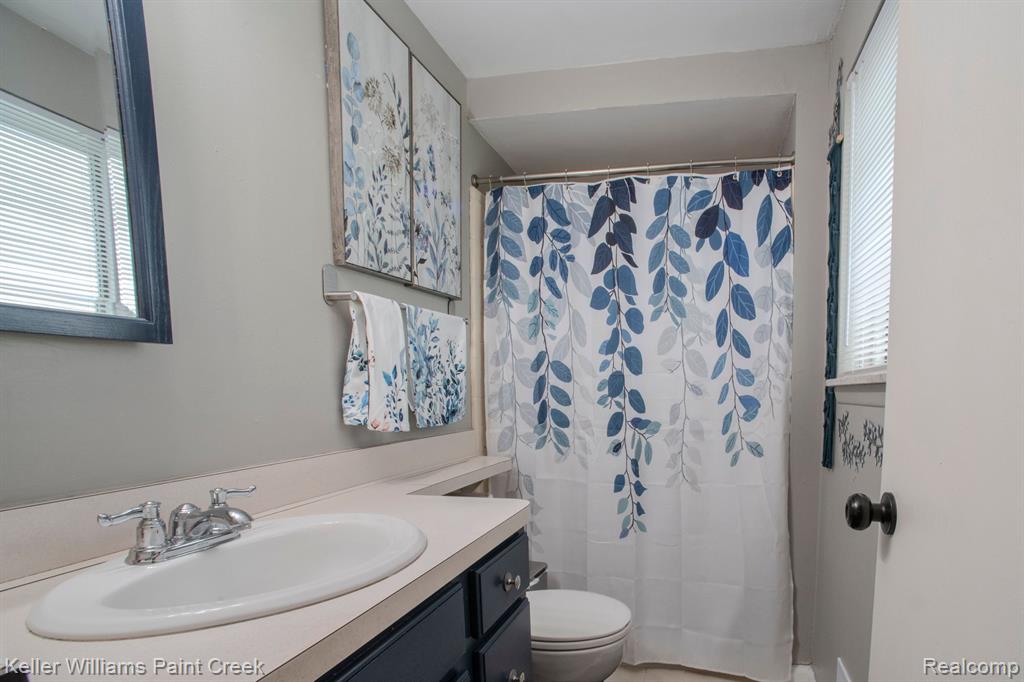 401 PINEHURST Drive, Rochester Hills, MI 48309 — Photo 28